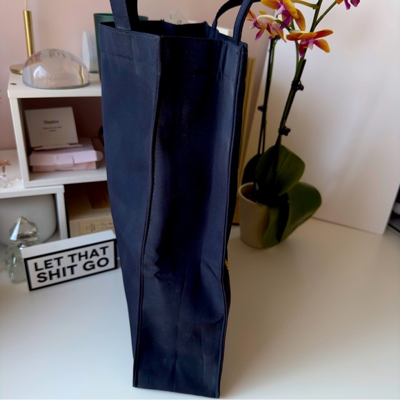 HARRODS- Knightsbridge Nylon tote, perfect for carrying lunch, or small laptop. - Picture 6 of 10